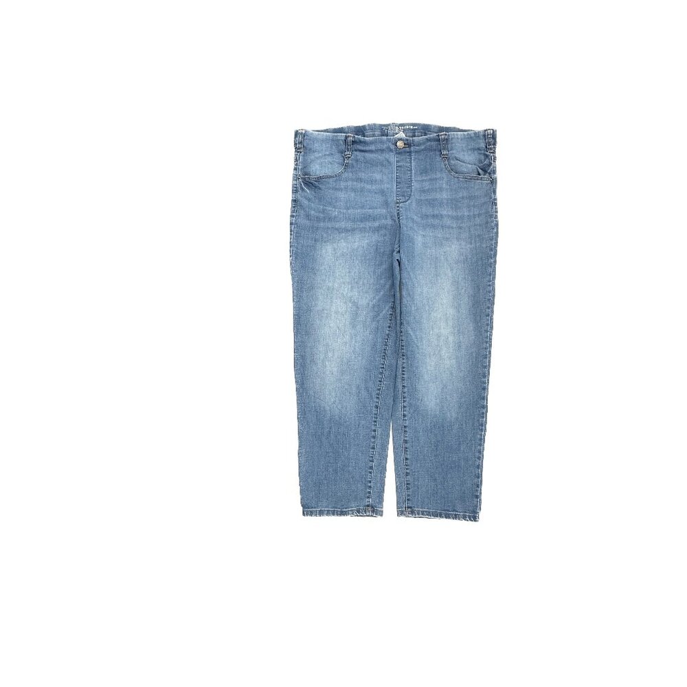 Time and Tru Women's Straight Leg Jeans in Light Blue Wash